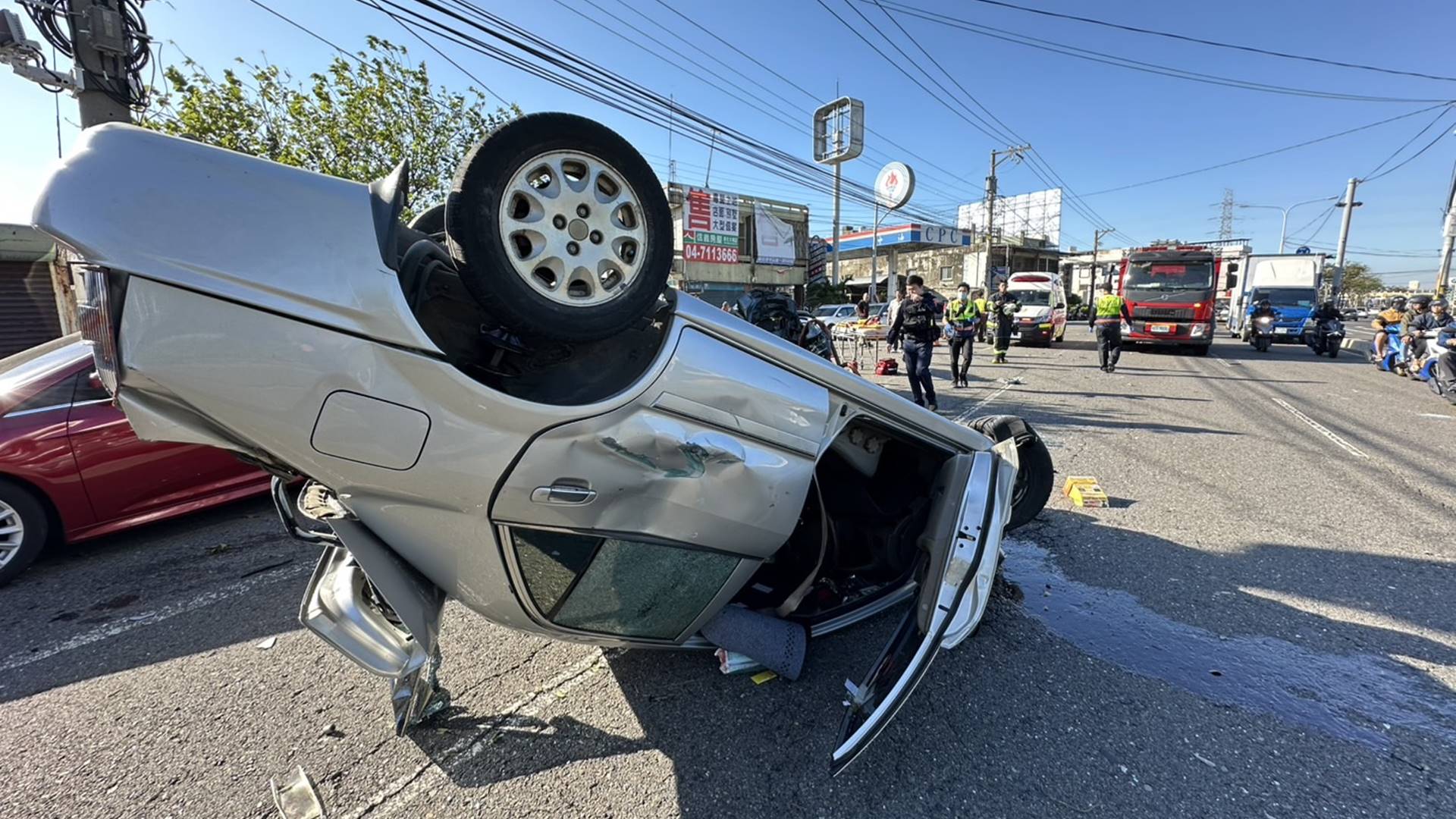 車禍現場 汽車 撞擊